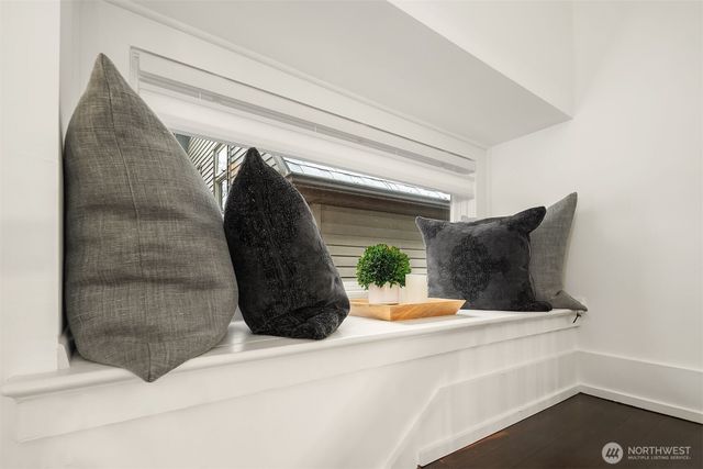 2009 E John Street, Seattle, WA 98112