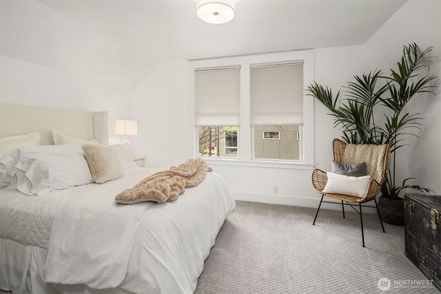 2009 E John Street, Seattle, WA 98112