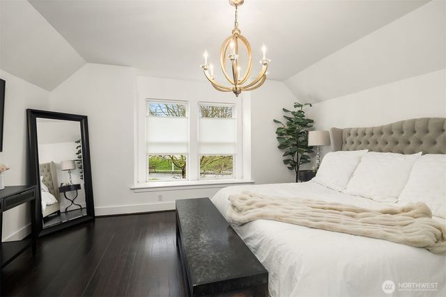 2009 E John Street, Seattle, WA 98112