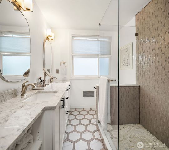 2009 E John Street, Seattle, WA 98112