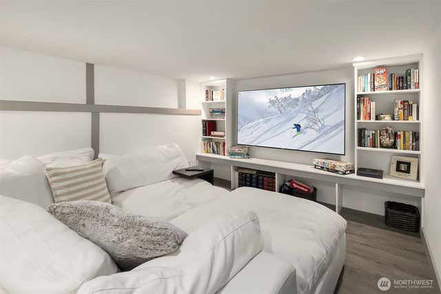 2009 E John Street, Seattle, WA 98112