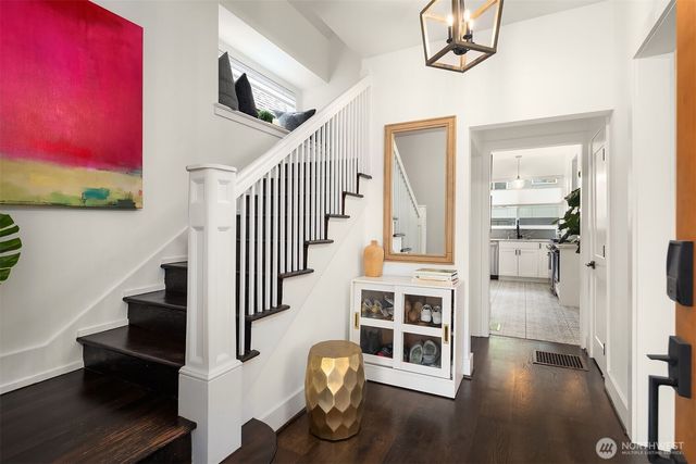 2009 E John Street, Seattle, WA 98112