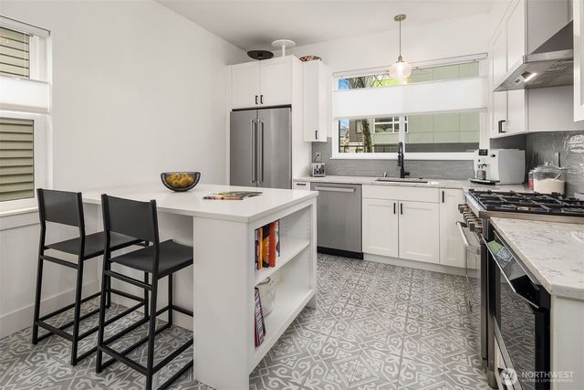 2009 E John Street, Seattle, WA 98112