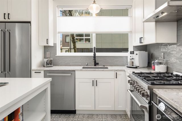 2009 E John Street, Seattle, WA 98112