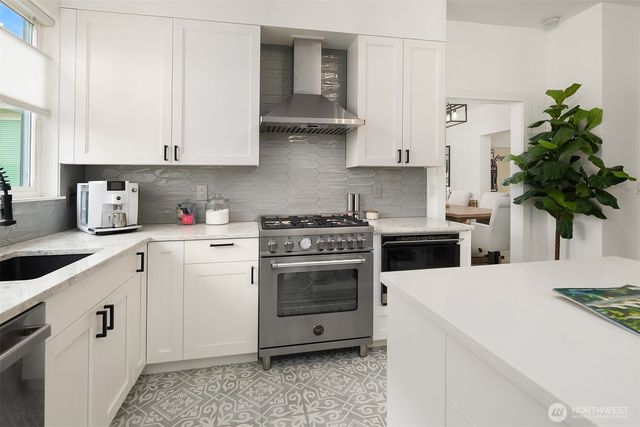 2009 E John Street, Seattle, WA 98112