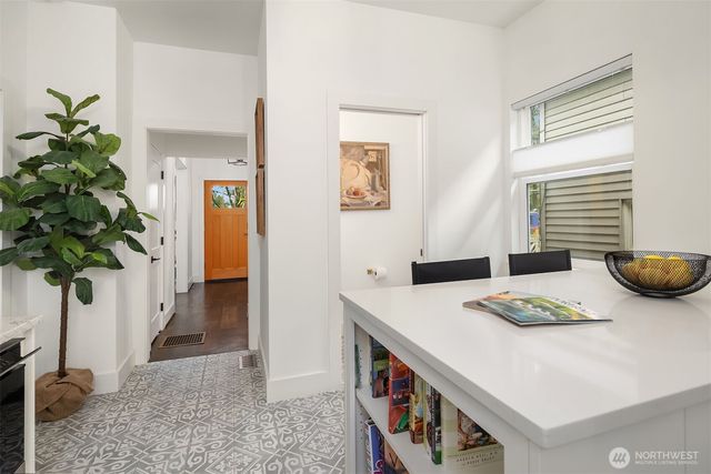 2009 E John Street, Seattle, WA 98112