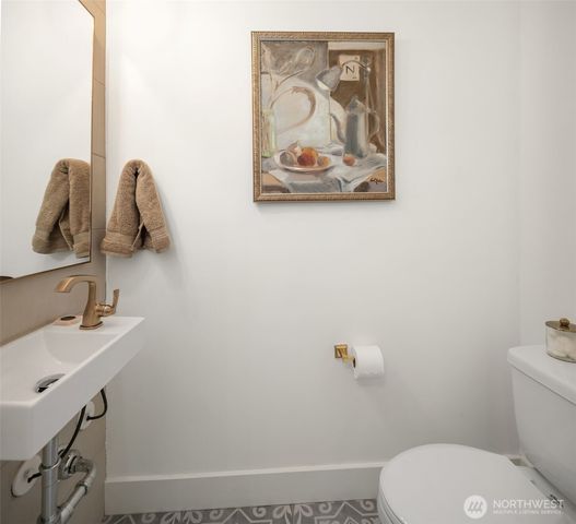 2009 E John Street, Seattle, WA 98112