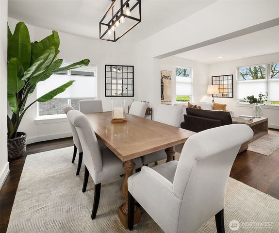 2009 E John Street, Seattle, WA 98112