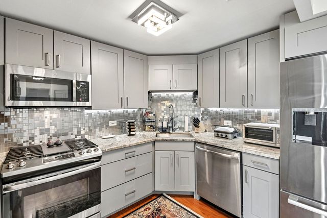 3200 N Lake Shore Drive 410, Chicago, IL 60657