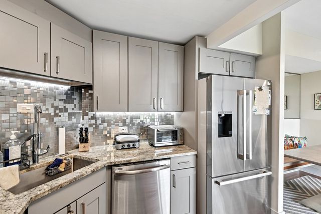 3200 N Lake Shore Drive 410, Chicago, IL 60657
