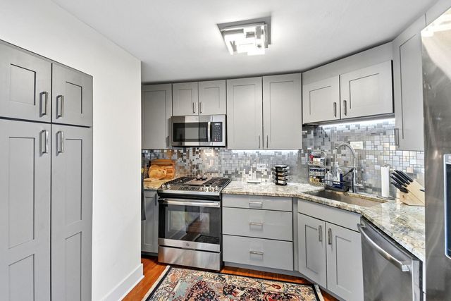 3200 N Lake Shore Drive 410, Chicago, IL 60657