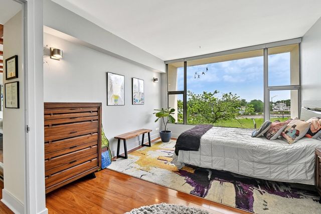 3200 N Lake Shore Drive 410, Chicago, IL 60657