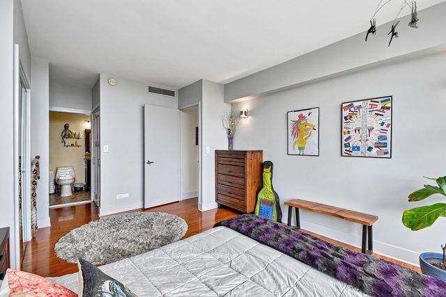 3200 N Lake Shore Drive 410, Chicago, IL 60657