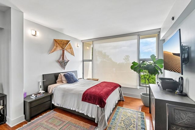 3200 N Lake Shore Drive 410, Chicago, IL 60657