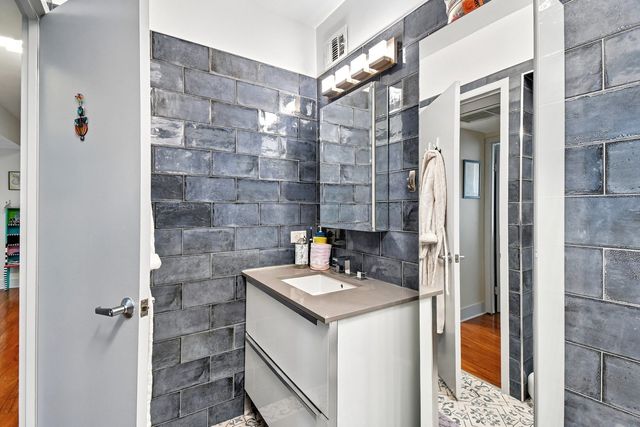 3200 N Lake Shore Drive 410, Chicago, IL 60657