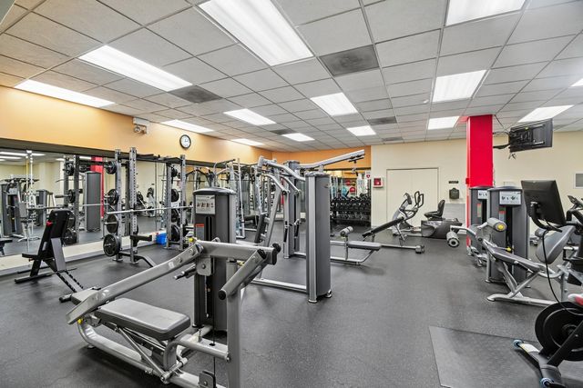 3200 N Lake Shore Drive 410, Chicago, IL 60657