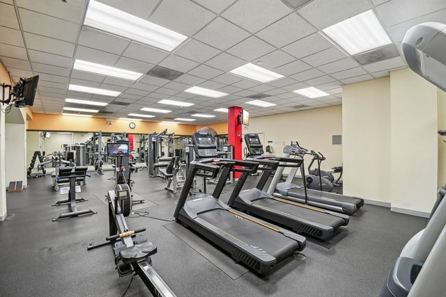 3200 N Lake Shore Drive 410, Chicago, IL 60657