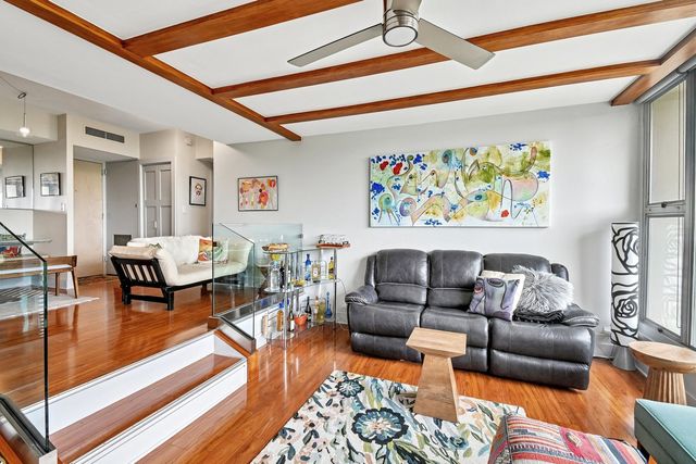 3200 N Lake Shore Drive 410, Chicago, IL 60657