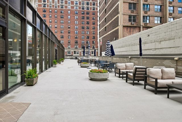 3200 N Lake Shore Drive 410, Chicago, IL 60657