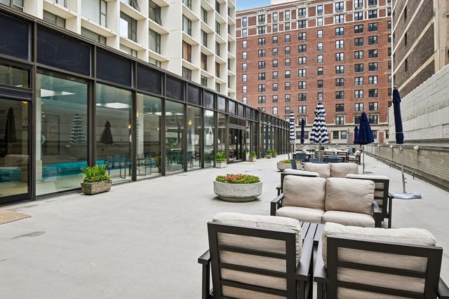 3200 N Lake Shore Drive 410, Chicago, IL 60657