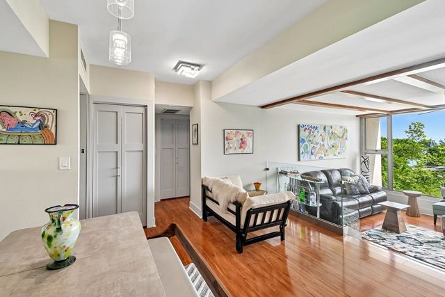 3200 N Lake Shore Drive 410, Chicago, IL 60657