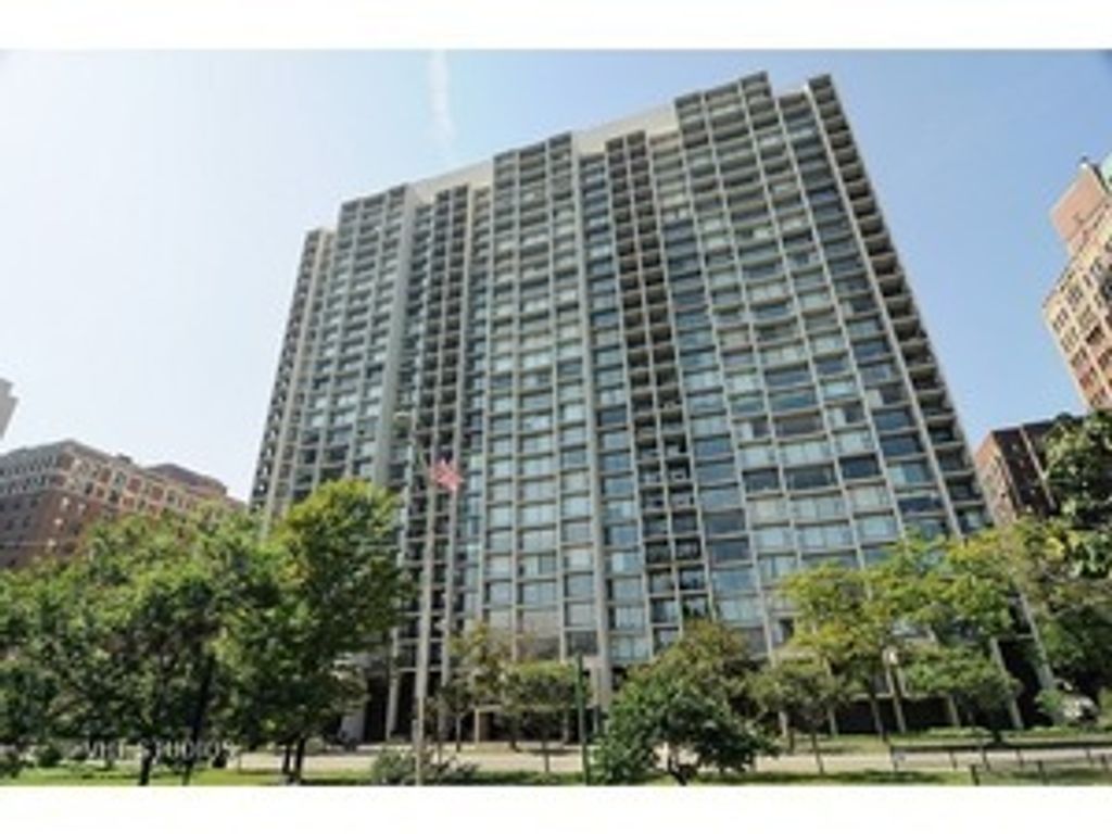 3200 N Lake Shore Drive 410, Chicago, IL 60657