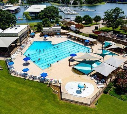 3922 Lakewood Drive, Montgomery, TX 77356