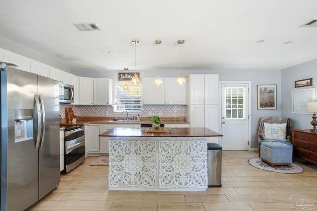 5471 Bonanza Dr, Gulf Breeze, FL 32563