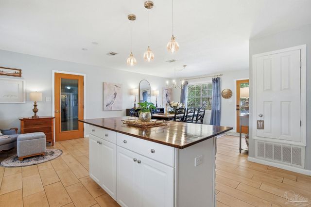 5471 Bonanza Dr, Gulf Breeze, FL 32563