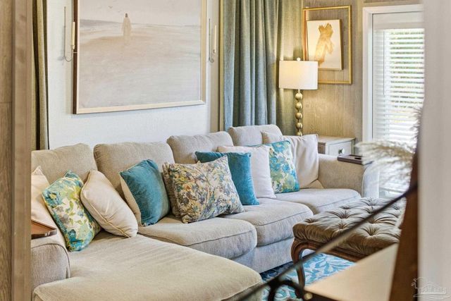 5471 Bonanza Dr, Gulf Breeze, FL 32563