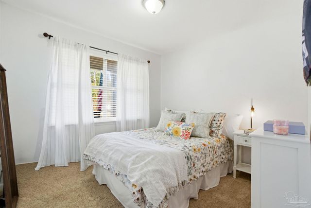 5471 Bonanza Dr, Gulf Breeze, FL 32563