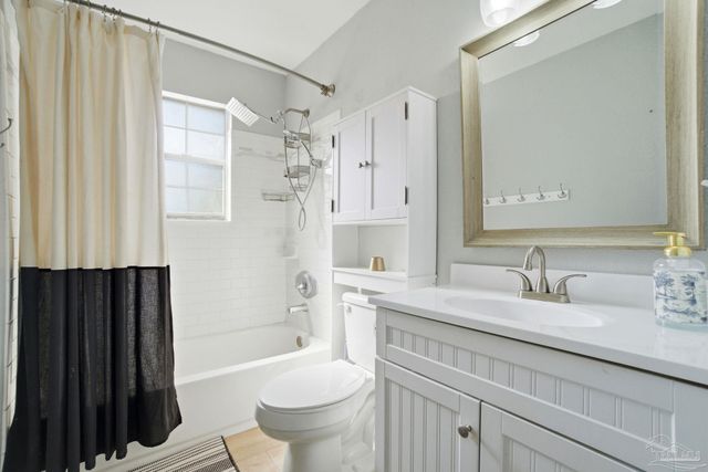 5471 Bonanza Dr, Gulf Breeze, FL 32563