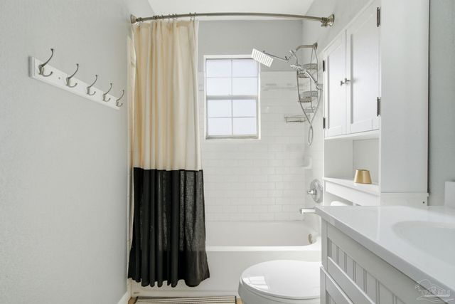 5471 Bonanza Dr, Gulf Breeze, FL 32563