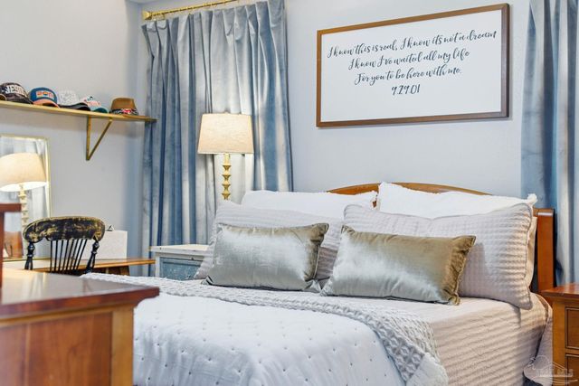 5471 Bonanza Dr, Gulf Breeze, FL 32563