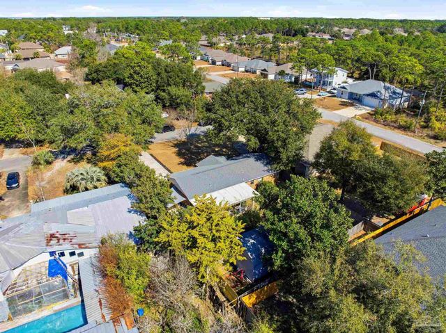 5471 Bonanza Dr, Gulf Breeze, FL 32563