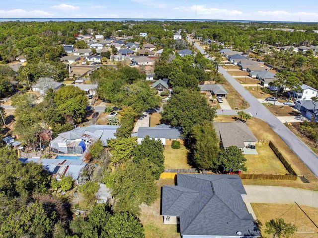 5471 Bonanza Dr, Gulf Breeze, FL 32563