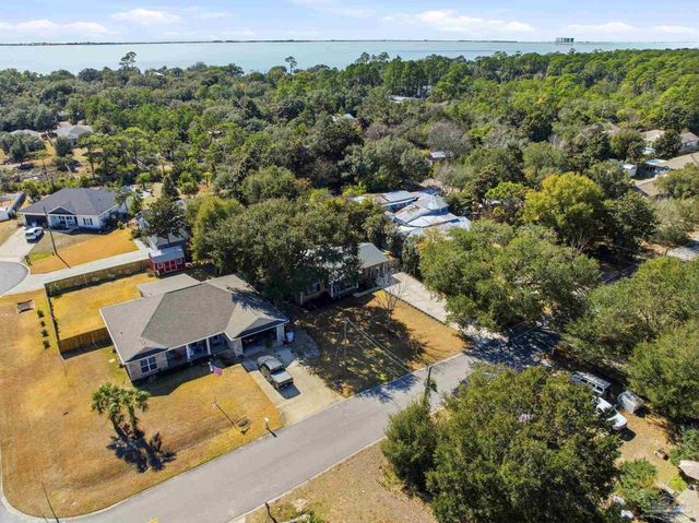 5471 Bonanza Dr, Gulf Breeze, FL 32563