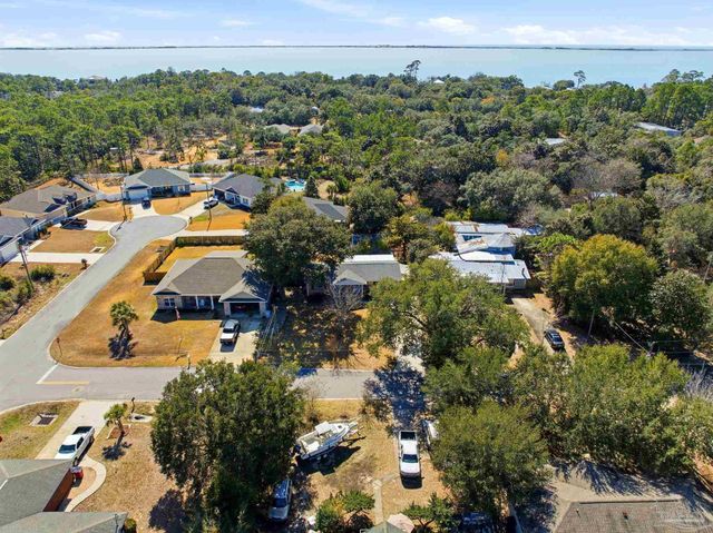 5471 Bonanza Dr, Gulf Breeze, FL 32563