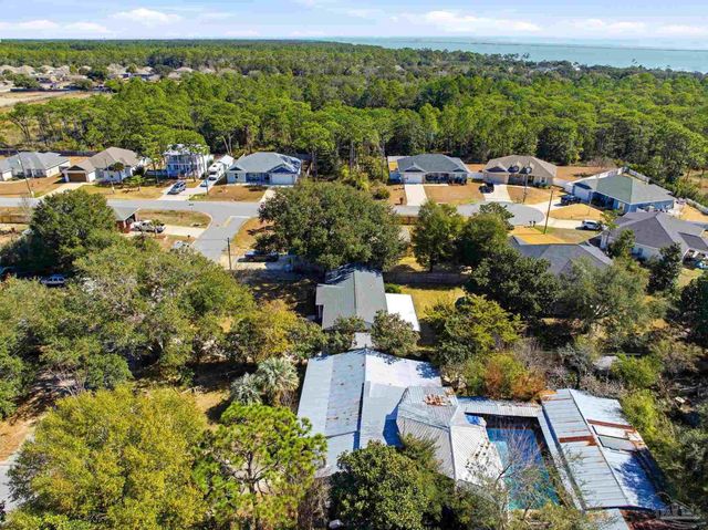 5471 Bonanza Dr, Gulf Breeze, FL 32563