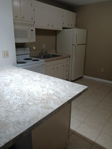 756 W Kilgore Road 204, Kalamazoo City, MI 49008