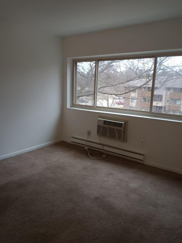 756 W Kilgore Road 204, Kalamazoo City, MI 49008