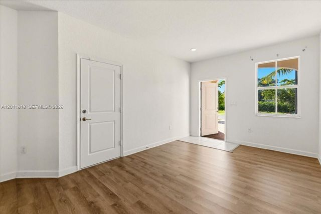 12865 NW 24th Ave, Miami, FL 33167