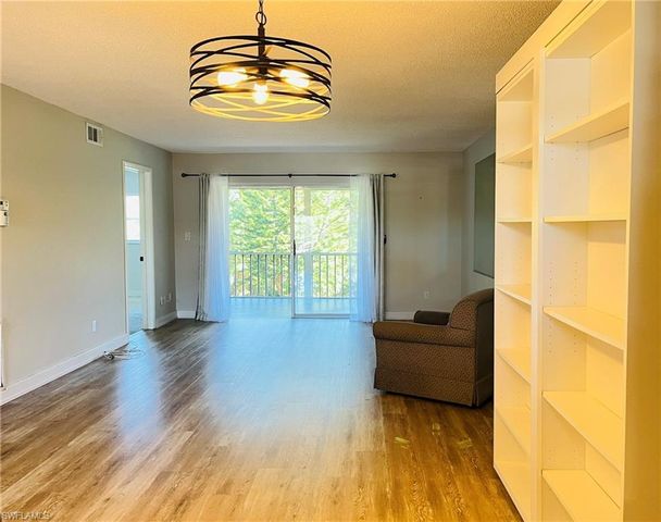 5499 Rattlesnake Hamm RD # 2, Naples, FL 34113