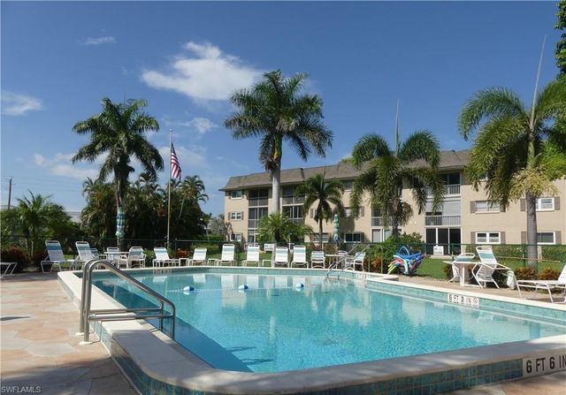 5499 Rattlesnake Hamm RD # 2, Naples, FL 34113