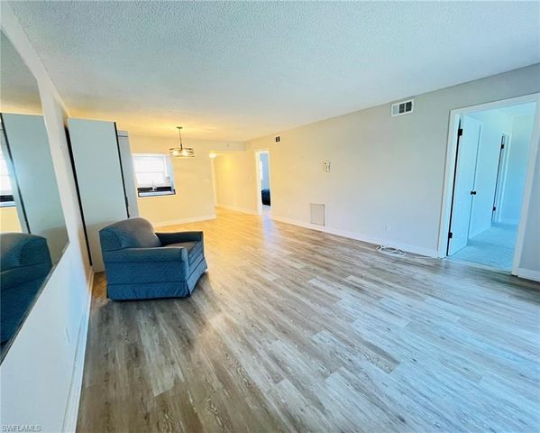 5499 Rattlesnake Hamm RD # 2, Naples, FL 34113