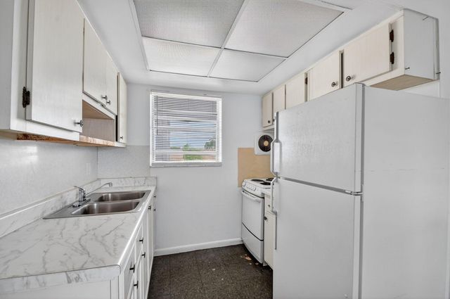 1406 Barton Road 15, Lake Worth Beach, FL 33460