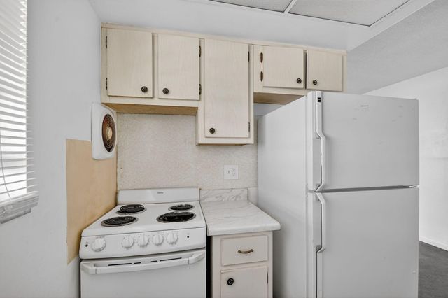 1406 Barton Road 15, Lake Worth Beach, FL 33460