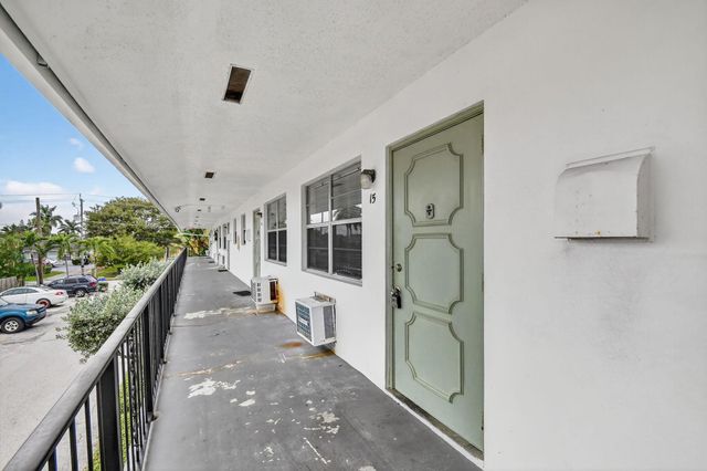 1406 Barton Road 15, Lake Worth Beach, FL 33460