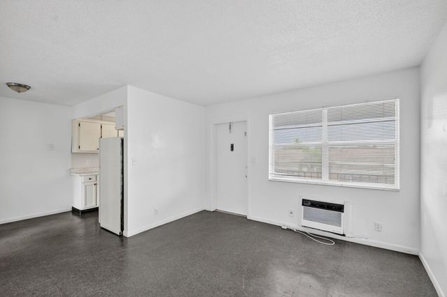 1406 Barton Road 15, Lake Worth Beach, FL 33460