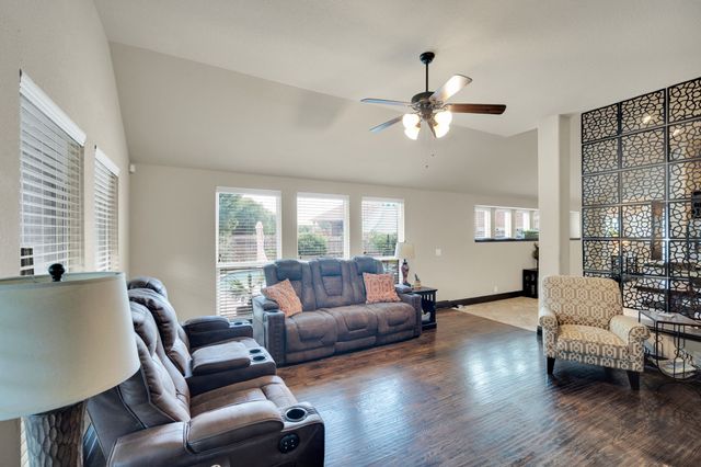 1316 Lacey Oak Drive, Mansfield, TX 76063